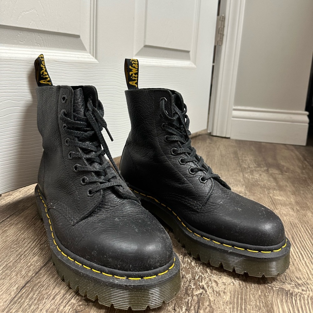 Dr. Martens man's boot (US M 10)